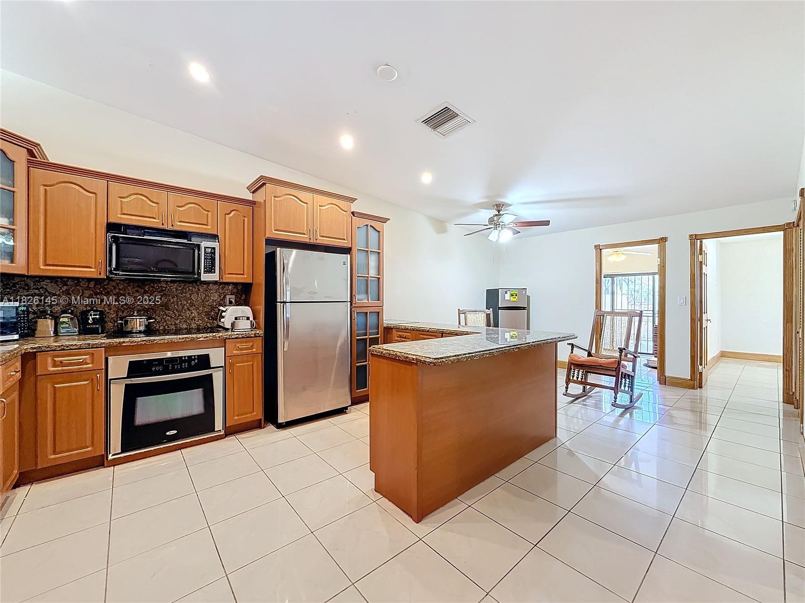 18854 NW 65th Ct, Hialeah, FL, 33015/$459,000 4 18854 NW 65th Ct