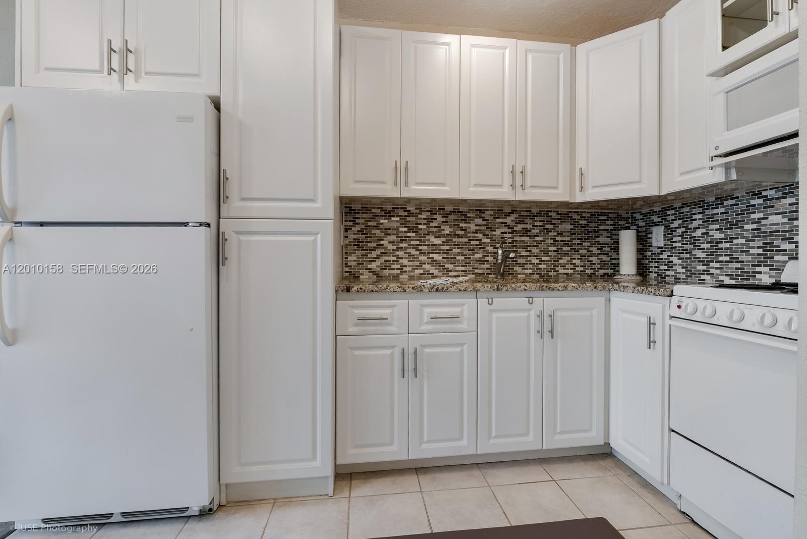 HARBOUR HILL CLUB CONDO - Residential Lease
