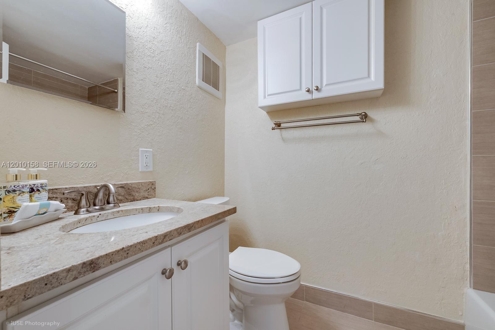 HARBOUR HILL CLUB CONDO - Residential Lease