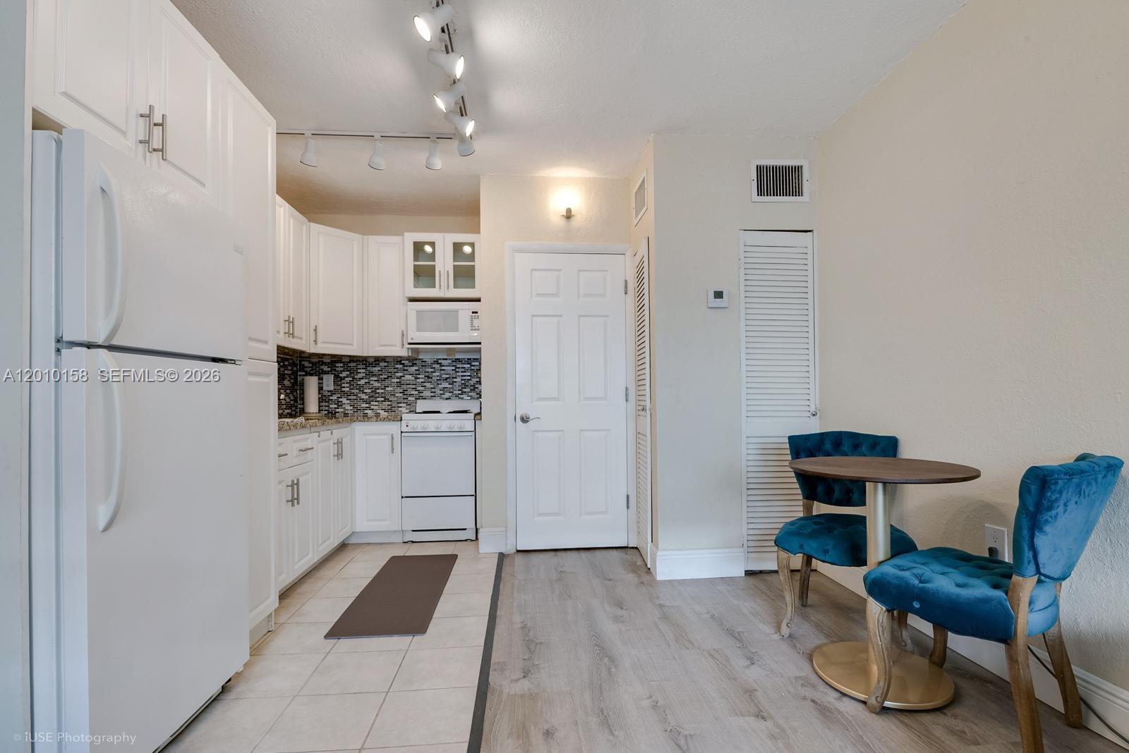 HARBOUR HILL CLUB CONDO - Residential Lease