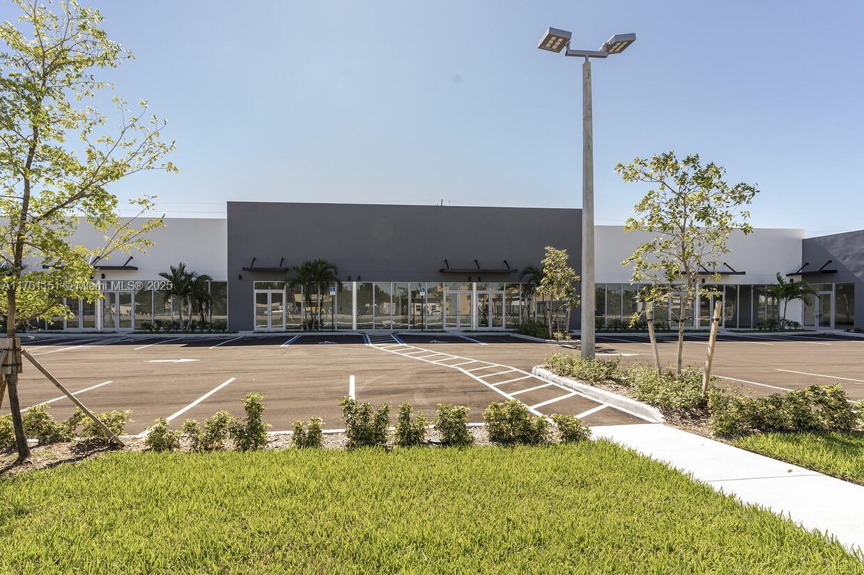 Discover an exceptional leasing opportunity at 4250 W Hallandale Beach Blvd, Unit 2! This 647 SF space is perfect for retail, office, or service-based businesses looking to establish themselves in a high-visibility location. Situated on a major thoroughfare with strong traffic counts, this unit offers excellent exposure and accessibility.