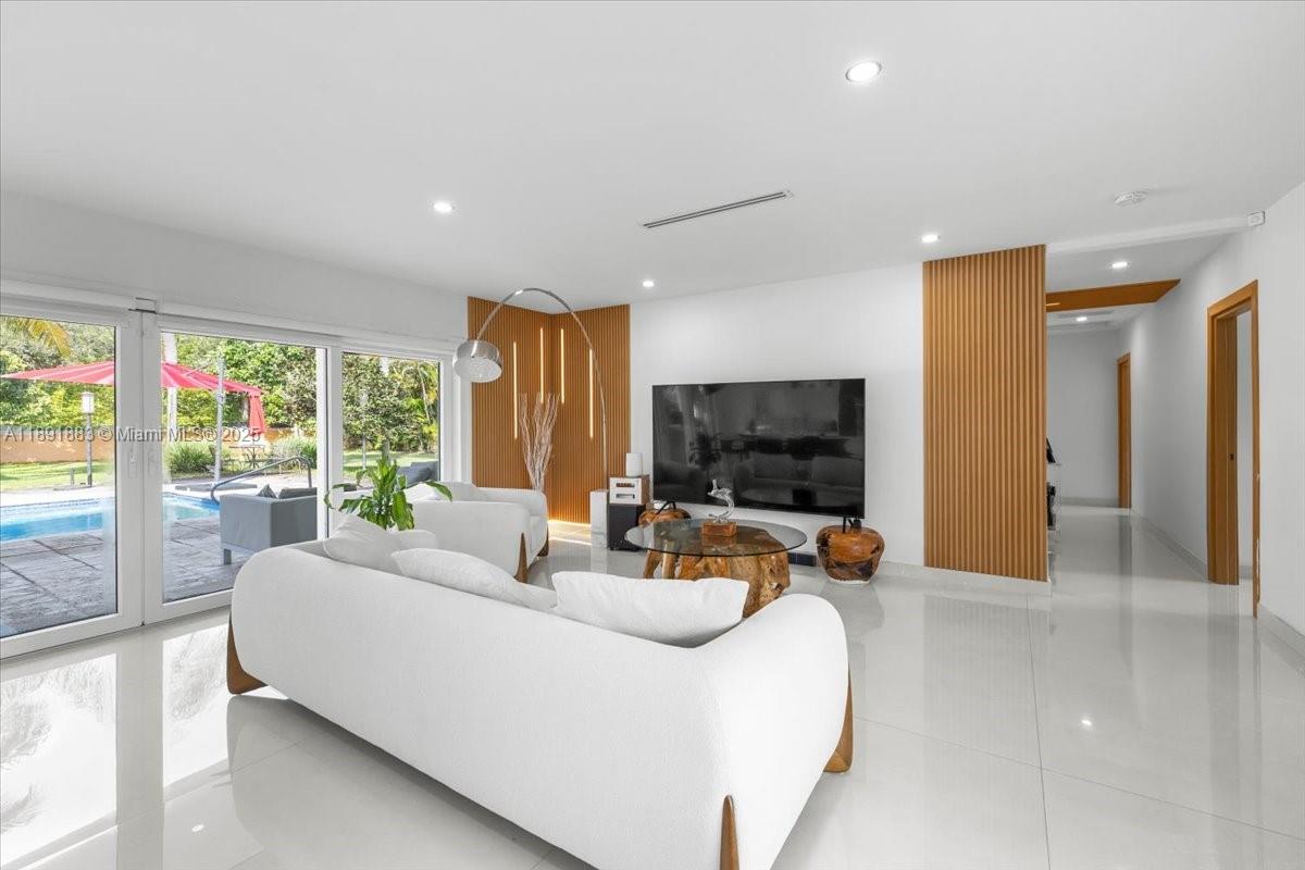 GABLES ACRE ESTATES - Residential