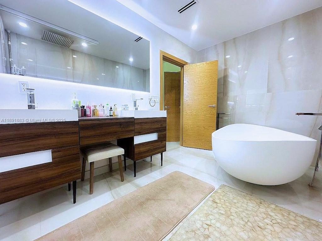 GABLES ACRE ESTATES - Residential