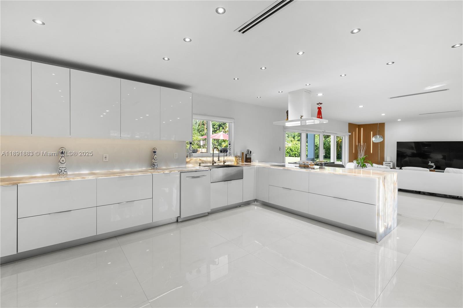 GABLES ACRE ESTATES - Residential