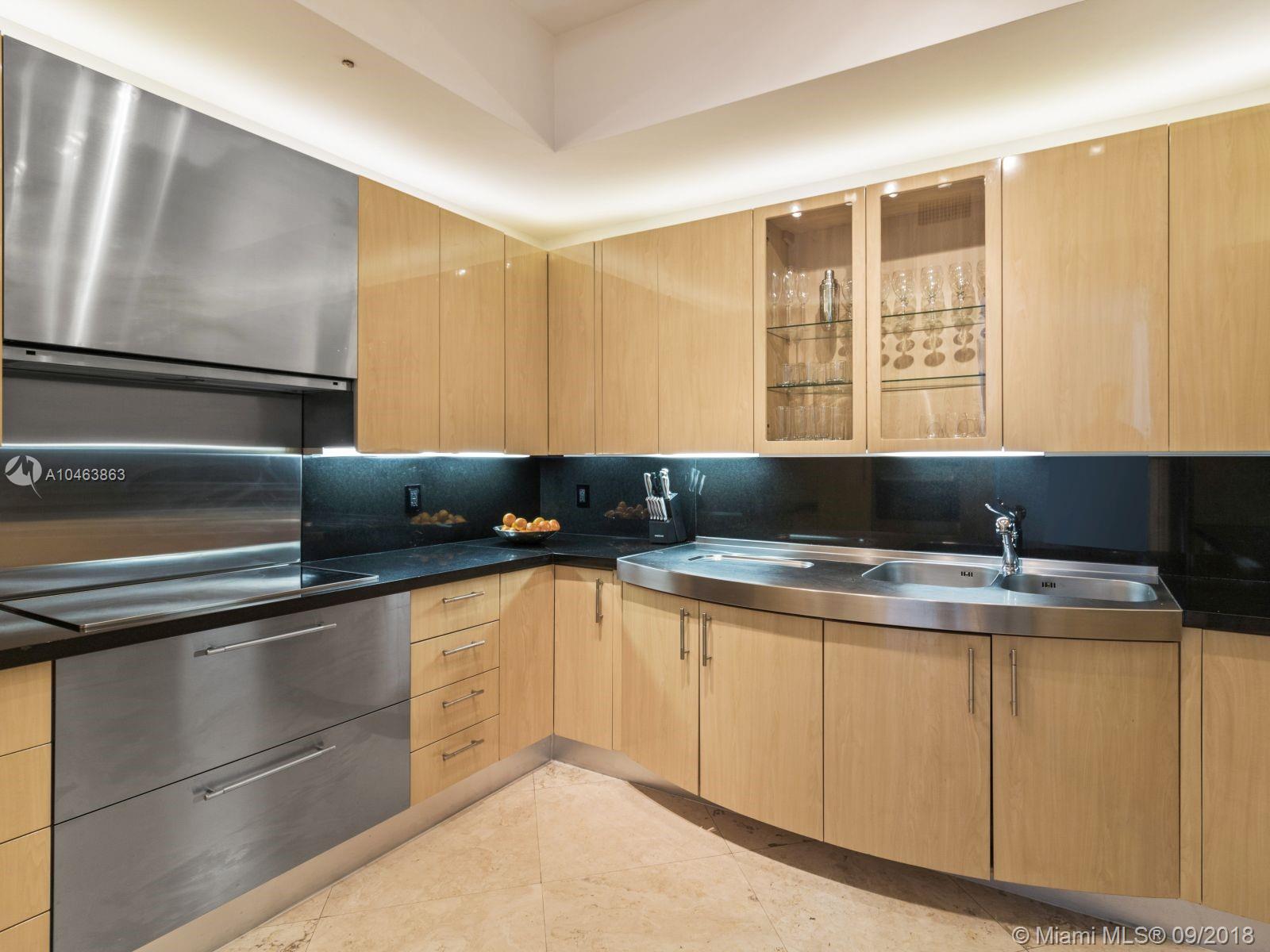 CONTINUUM ON SOUTH BEACH - Residential