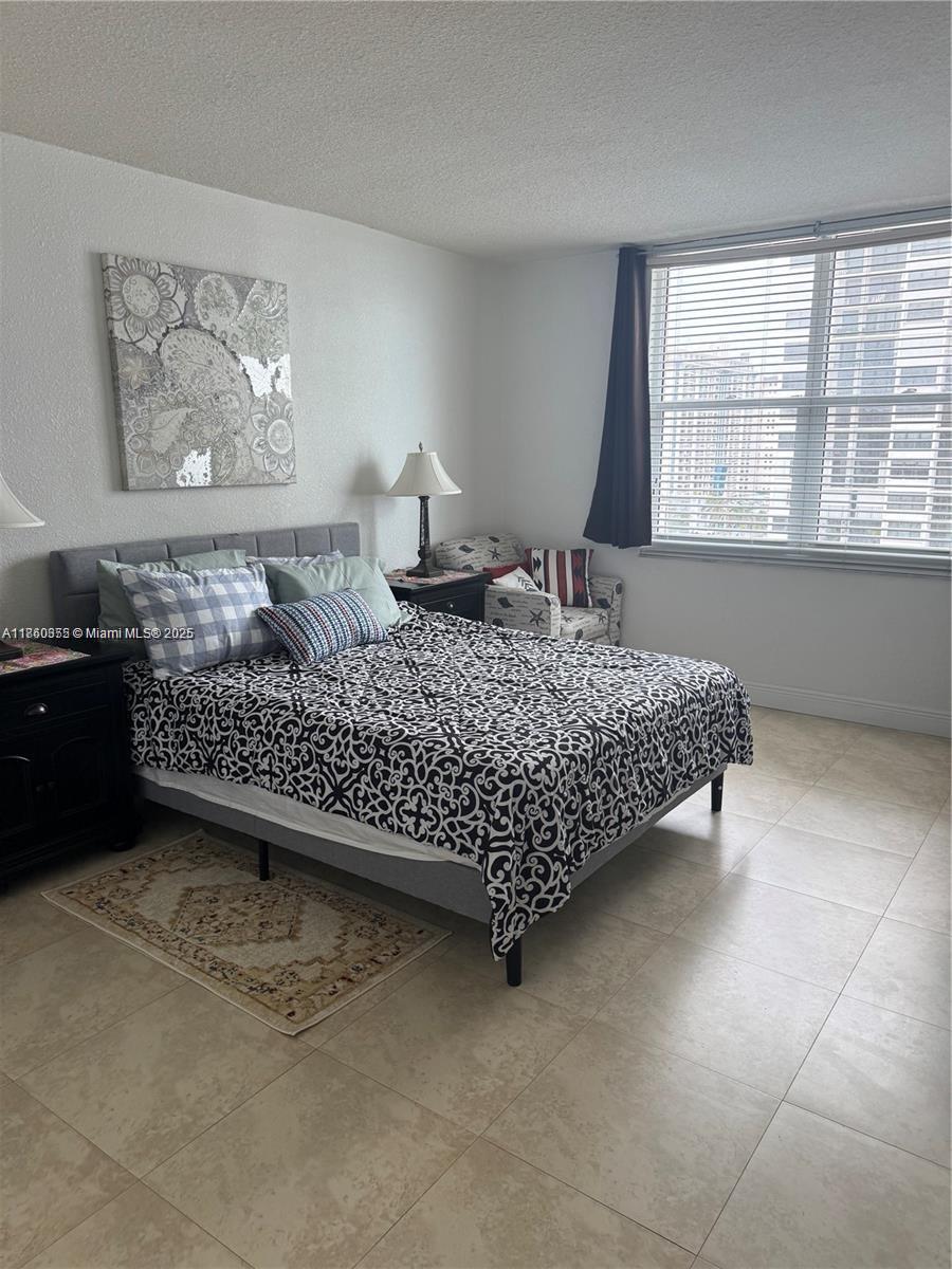 WAVE CONDO - Residential Lease