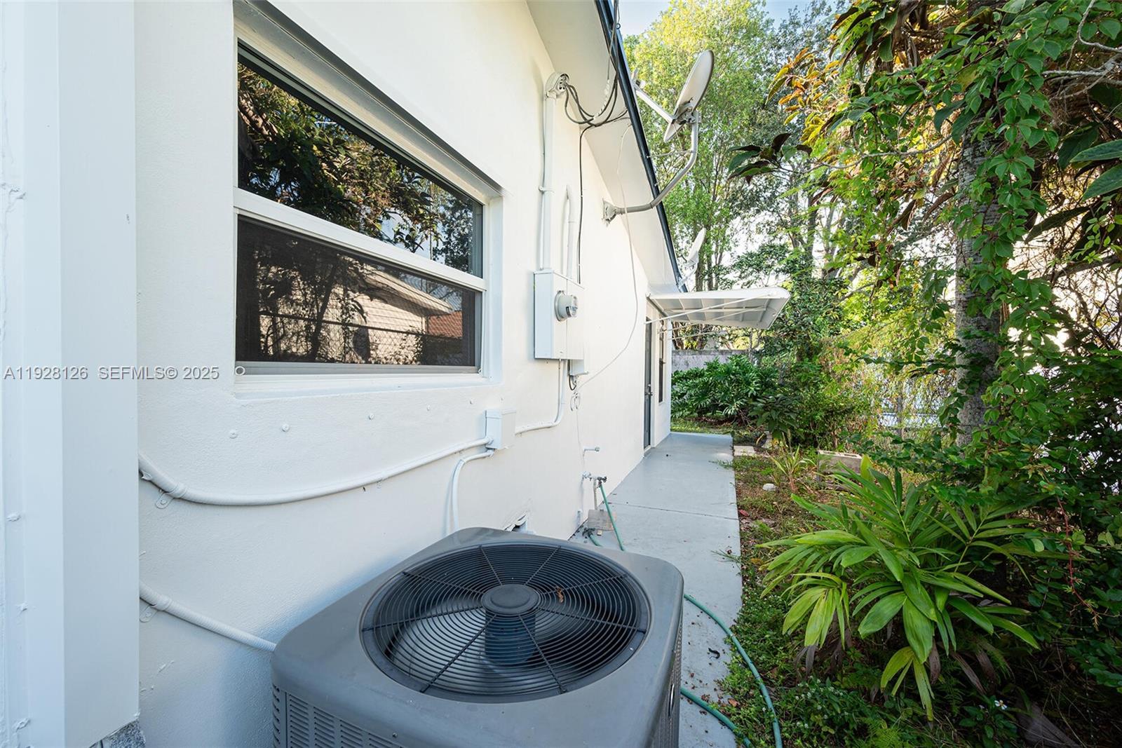 View photos, virtual tours, details... 2311 NW 73rd Ave