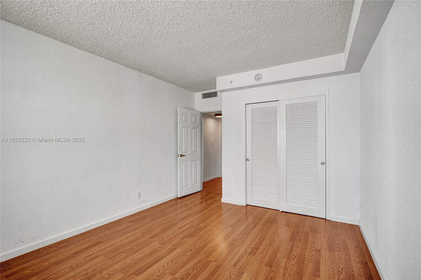 WAVE CONDO - Residential