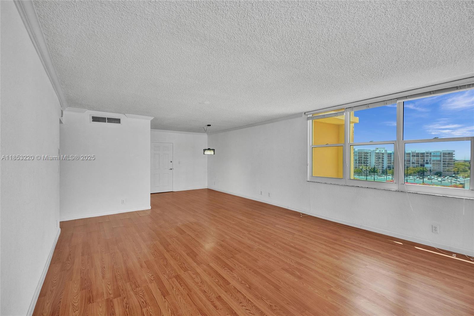 WAVE CONDO - Residential