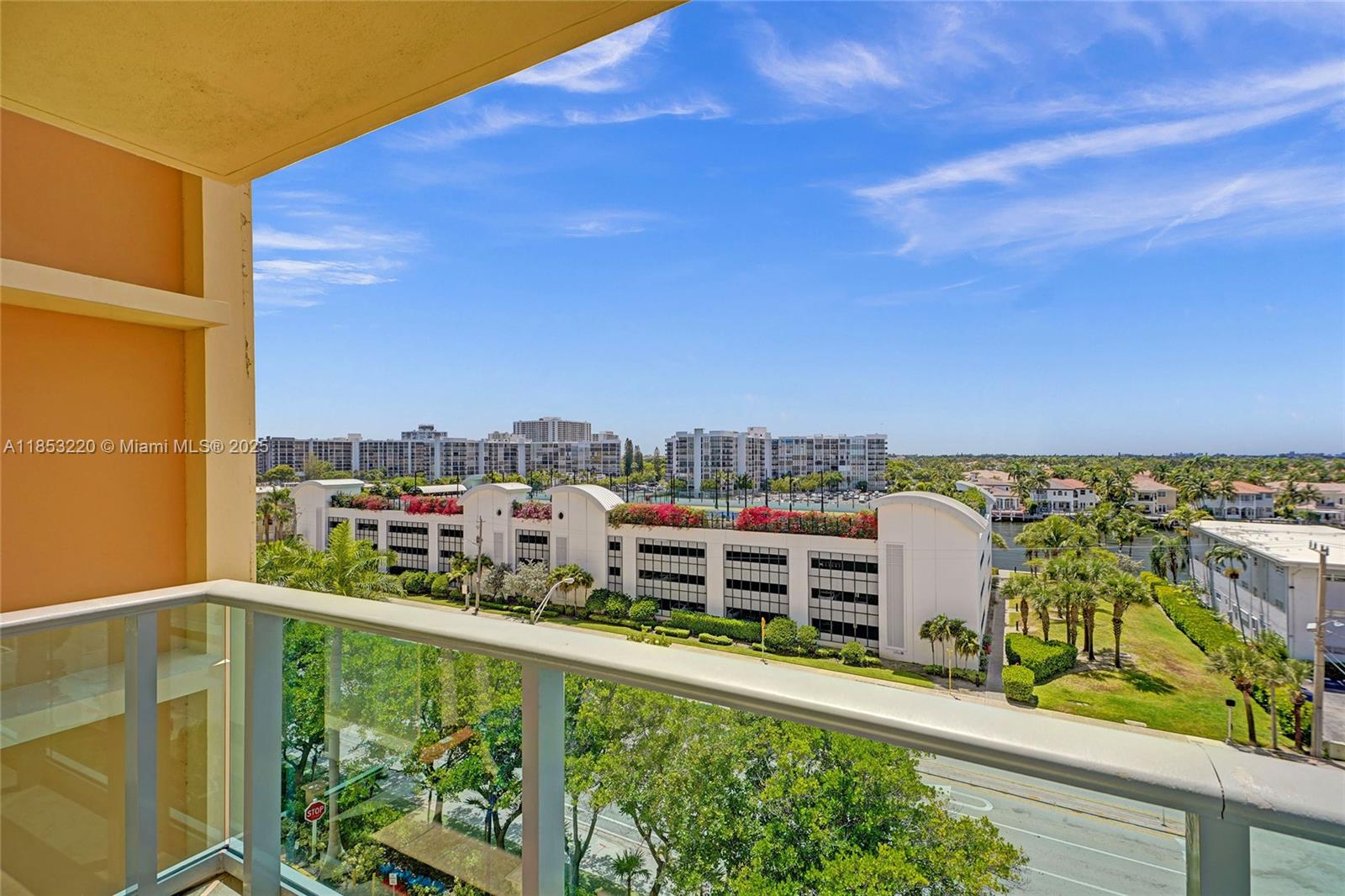 WAVE CONDO - Residential