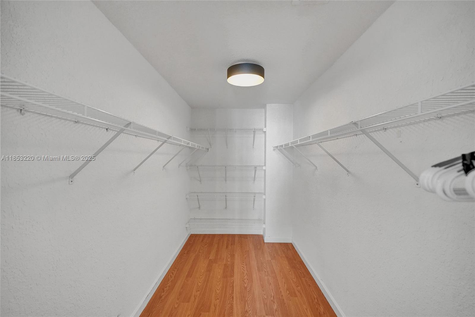 WAVE CONDO - Residential