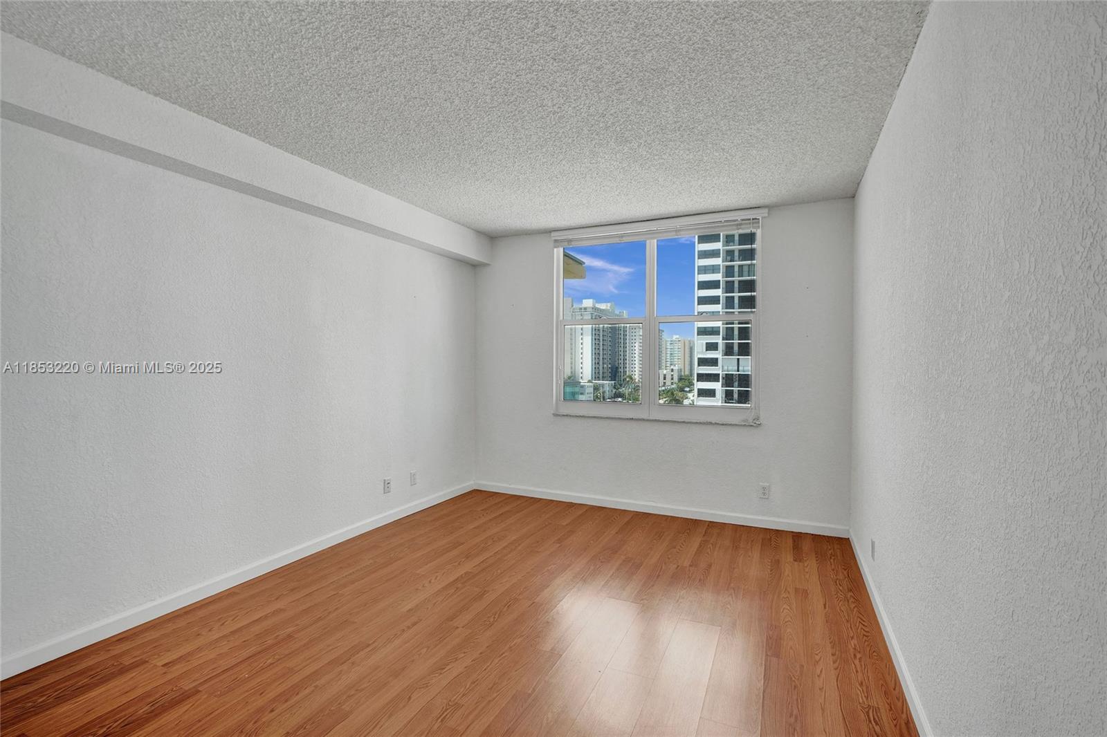 WAVE CONDO - Residential