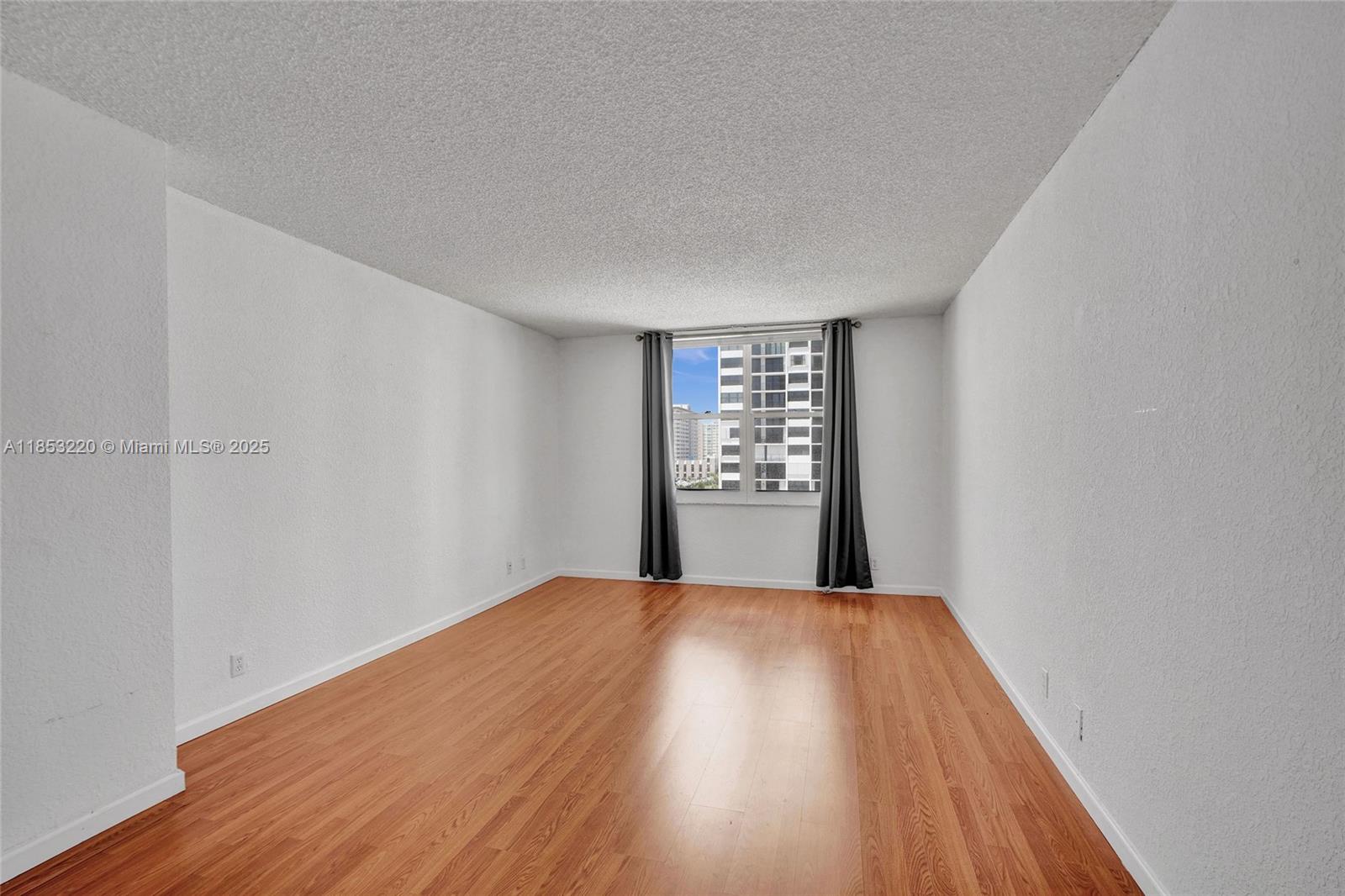 WAVE CONDO - Residential