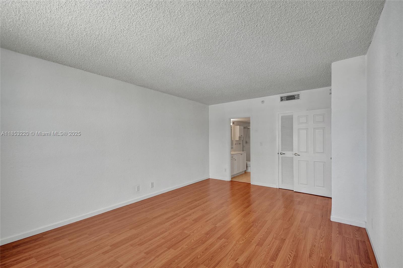 WAVE CONDO - Residential