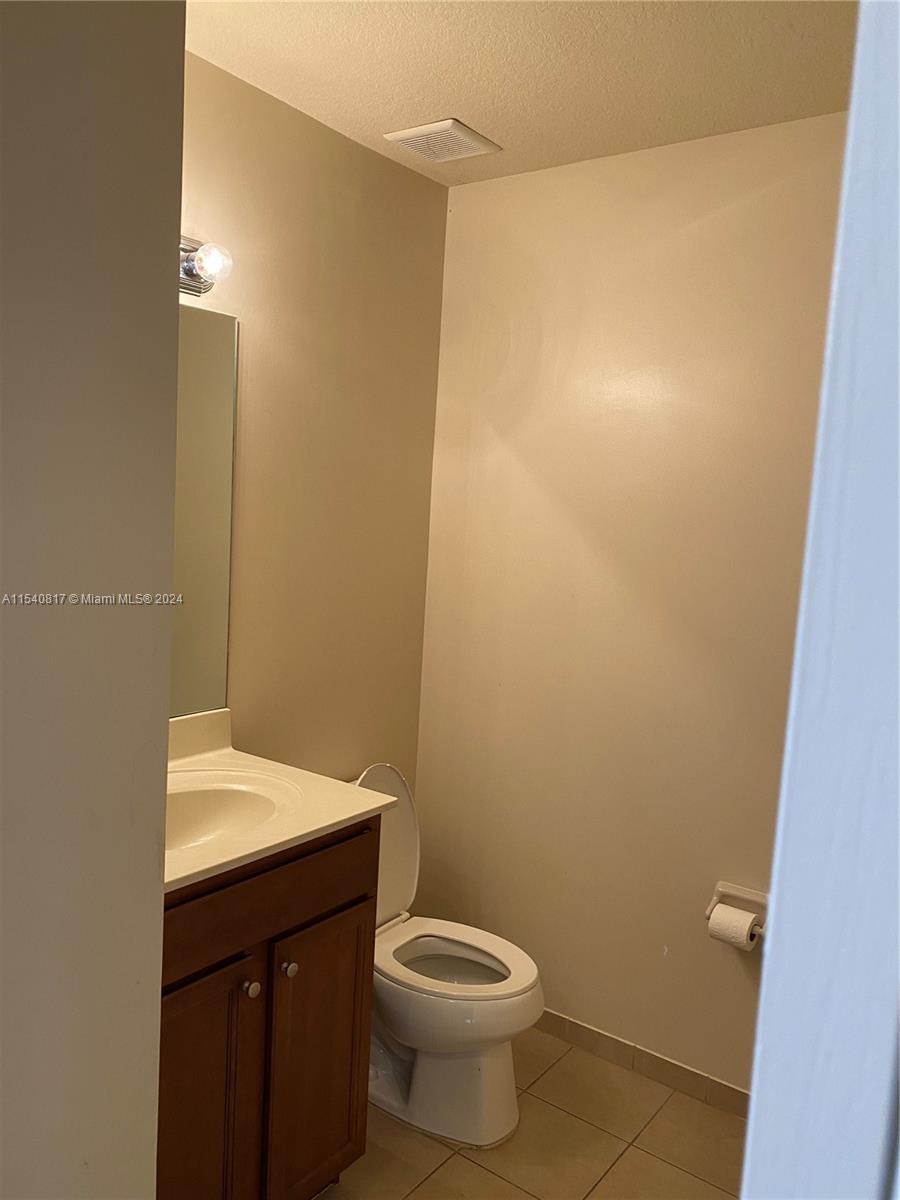 THE COURTS AT BAYSHORE I - Residential Lease