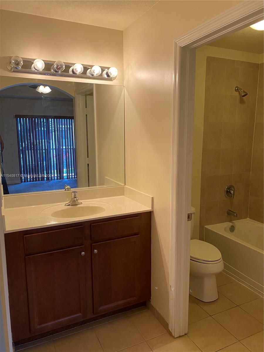 THE COURTS AT BAYSHORE I - Residential Lease