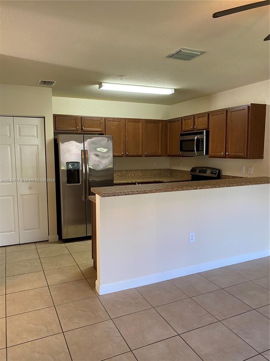 THE COURTS AT BAYSHORE I - Residential Lease