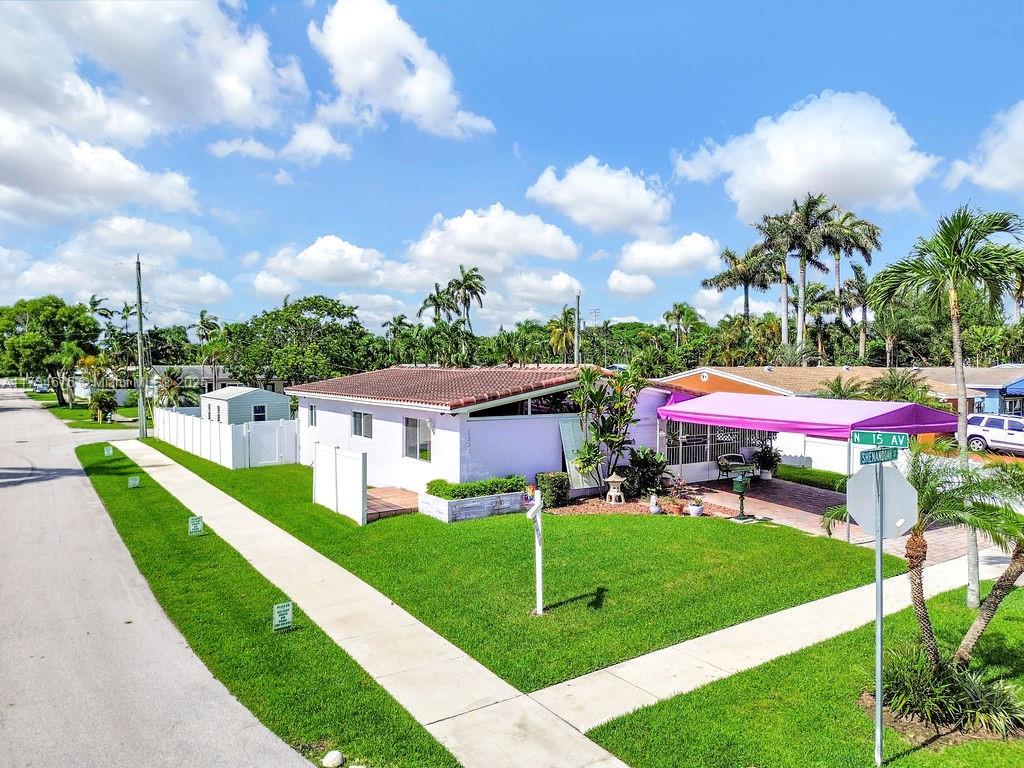 1502 Shenandoah St, Hollywood, Broward County, Florida - 2 Bedrooms  
2 Bathrooms - 