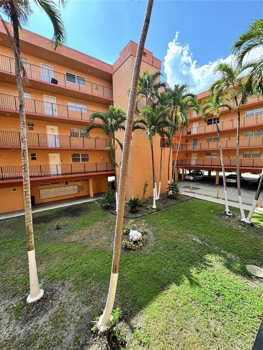 Property for Sale at 1950 W 56th St 2212D, Hialeah, Miami-Dade County, Florida - Bedrooms: 3 
Bathrooms: 2  - $275,000