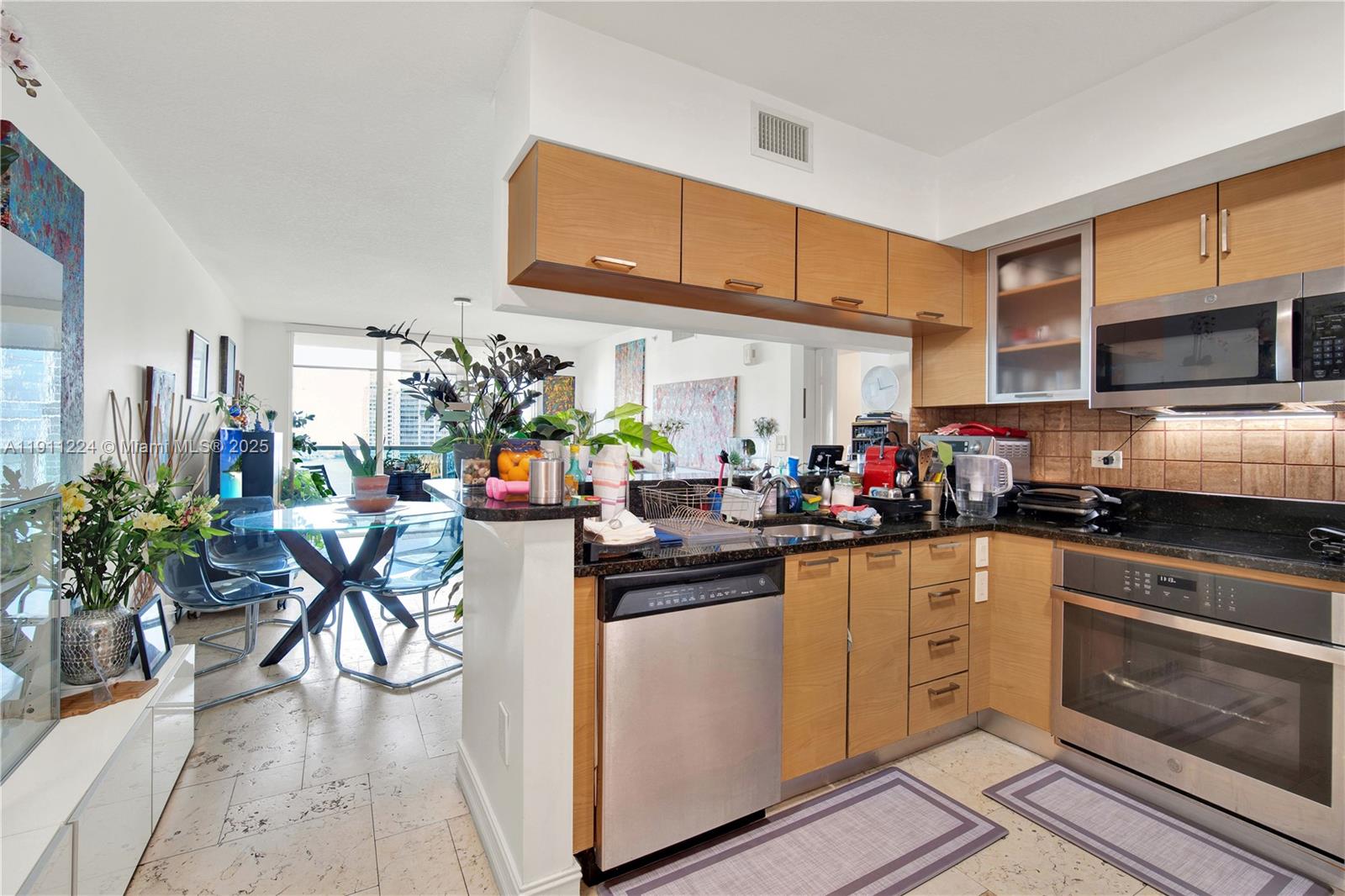 BRICKELL ON THE RIVER N T - Residential