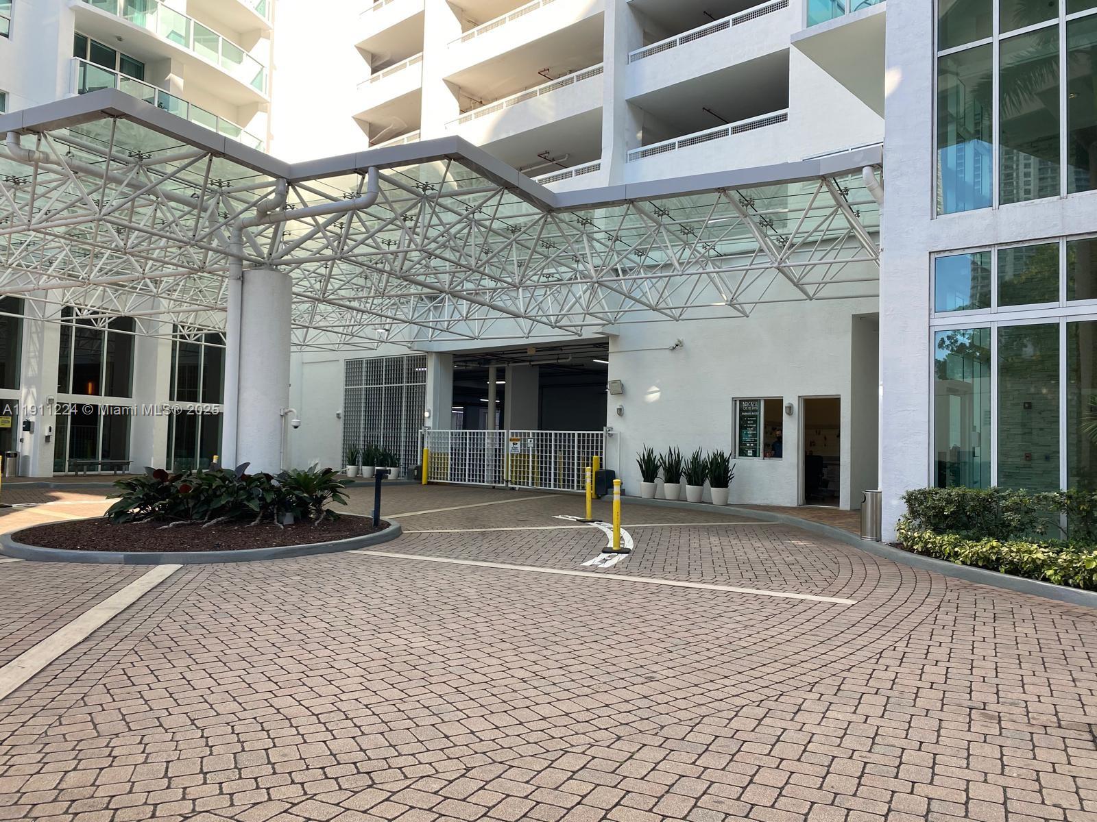 BRICKELL ON THE RIVER N T - Residential