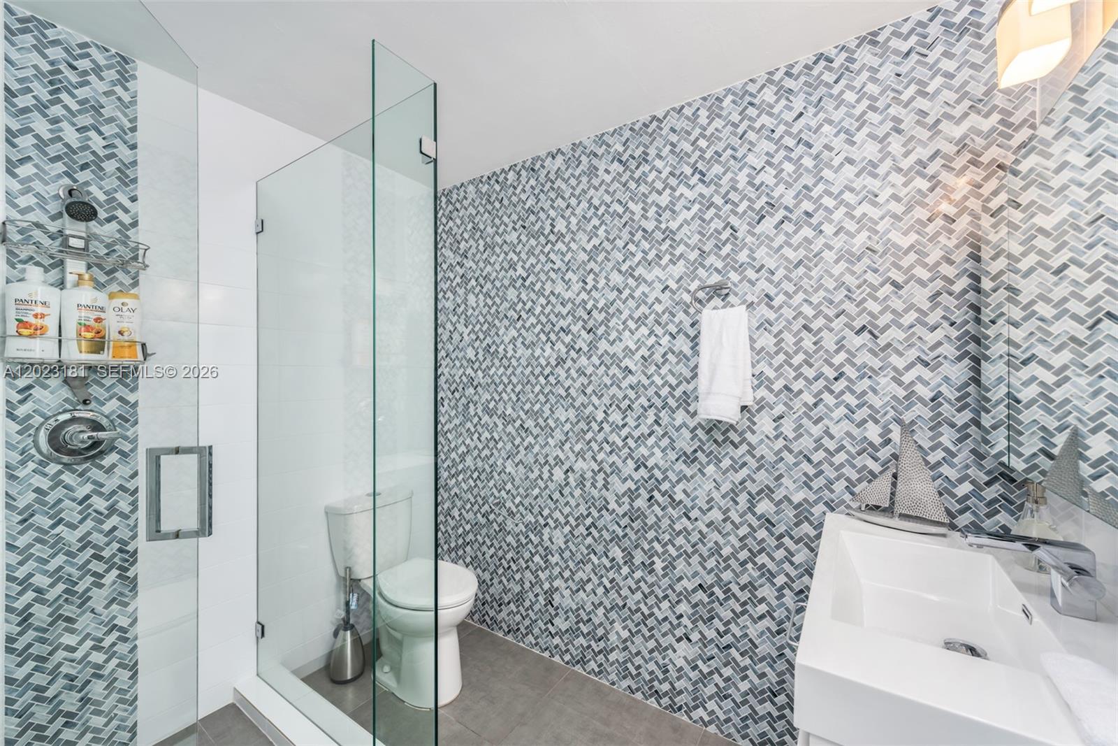 ENCHANTED LAKE SEC 6 - Residential