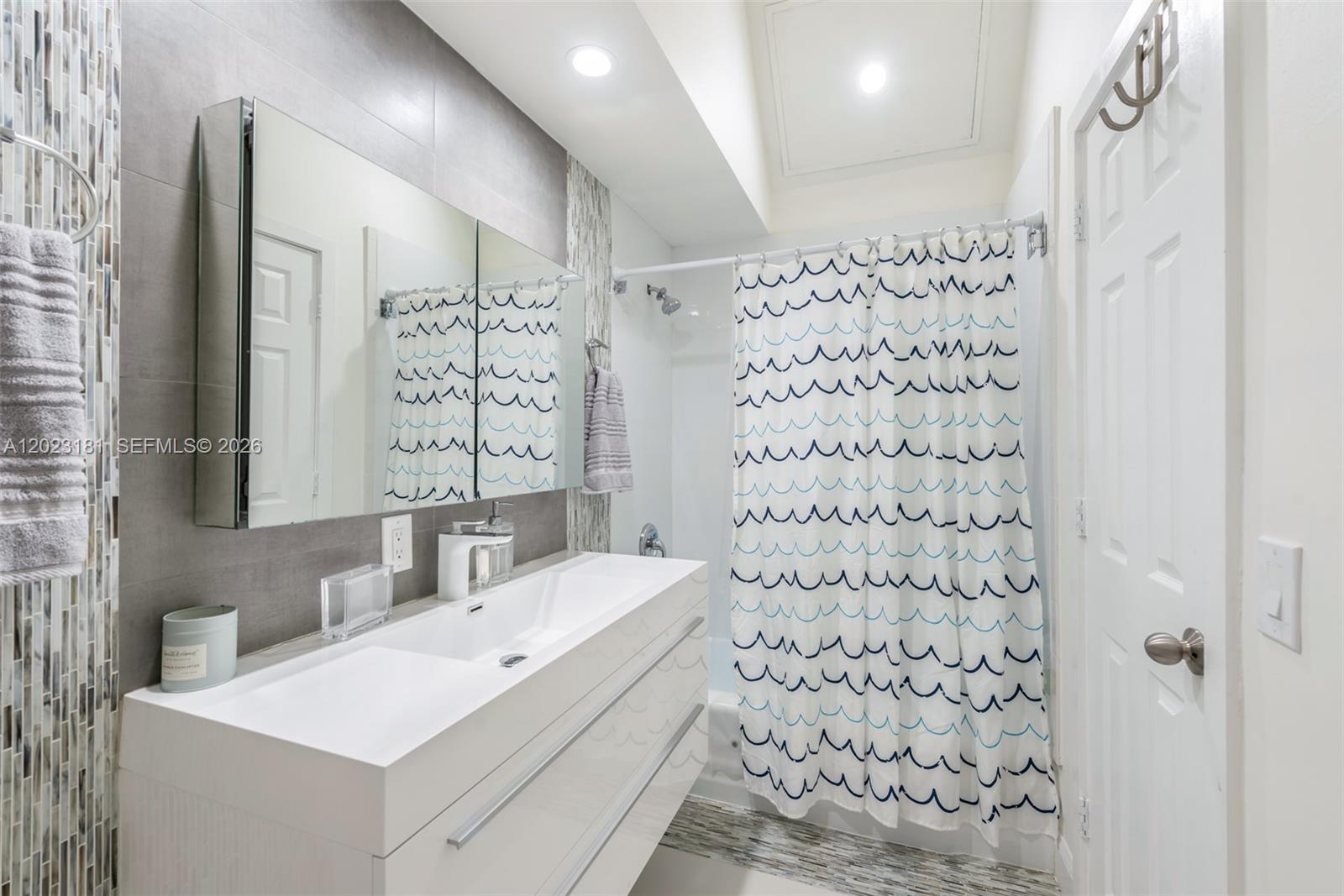 ENCHANTED LAKE SEC 6 - Residential