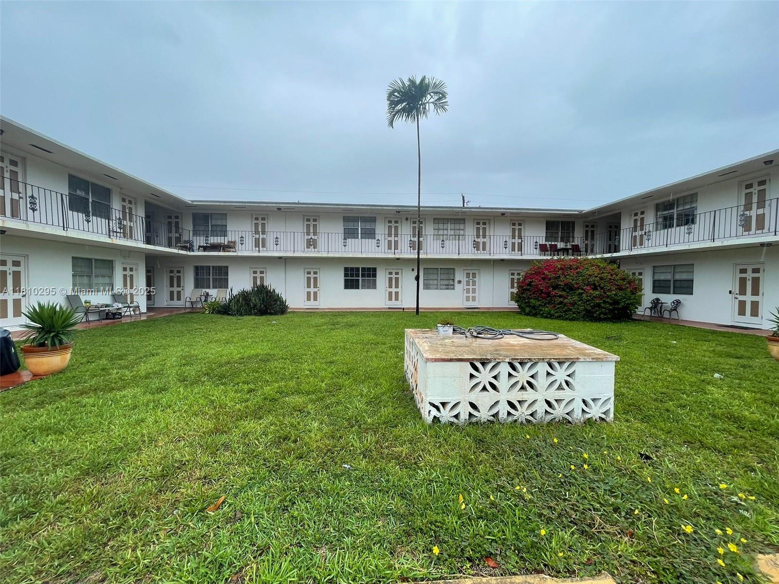 1825 Cleveland St 11, Hollywood, Broward County, Florida - 1 Bedrooms  
1 Bathrooms - 