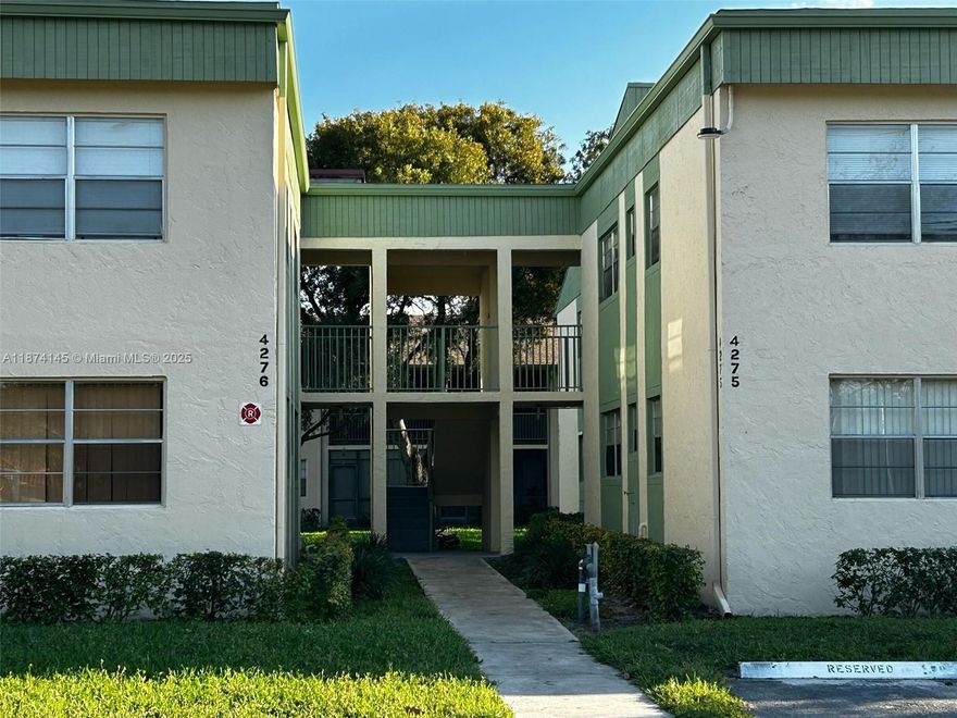 ALL AGES WELCOME! CUTE AS A BUTTON & CLEAN AS A WHISTLE 1 BDR 1.5 BATH GROUND FLOOR APT. WITH TILE FLOORING, WASHER AND DRYER, AND LARGE SCREENED PATIO WITH BEAUTIFUL PARK VIEW. HOA REQUIRES A FICO SCORE OF 650 AND BACKGROUND CHECK. NO PETS ALLOWED. HOA INCLUDES BASIC CABLE, WATER & SEWER. AMENITIES INCLUDE CLUBHOUSE, FITNESS CENTER, POOL, TENNIS.