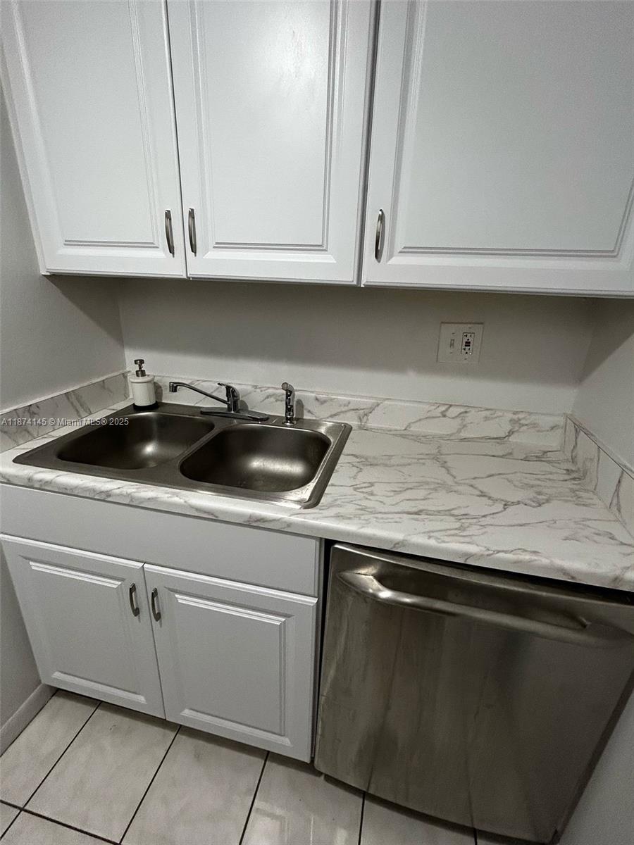 RAMBLEWOOD EAST CONDO - Residential Lease