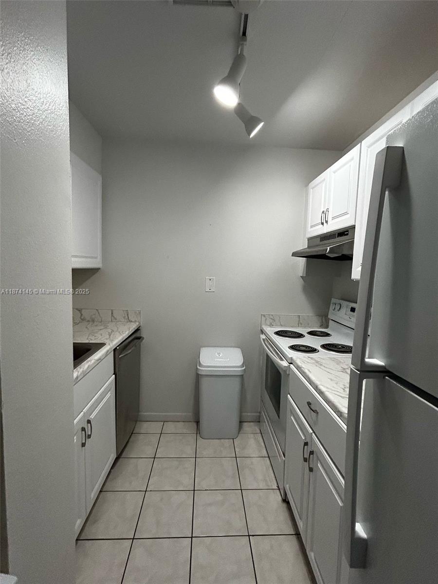 RAMBLEWOOD EAST CONDO - Residential Lease