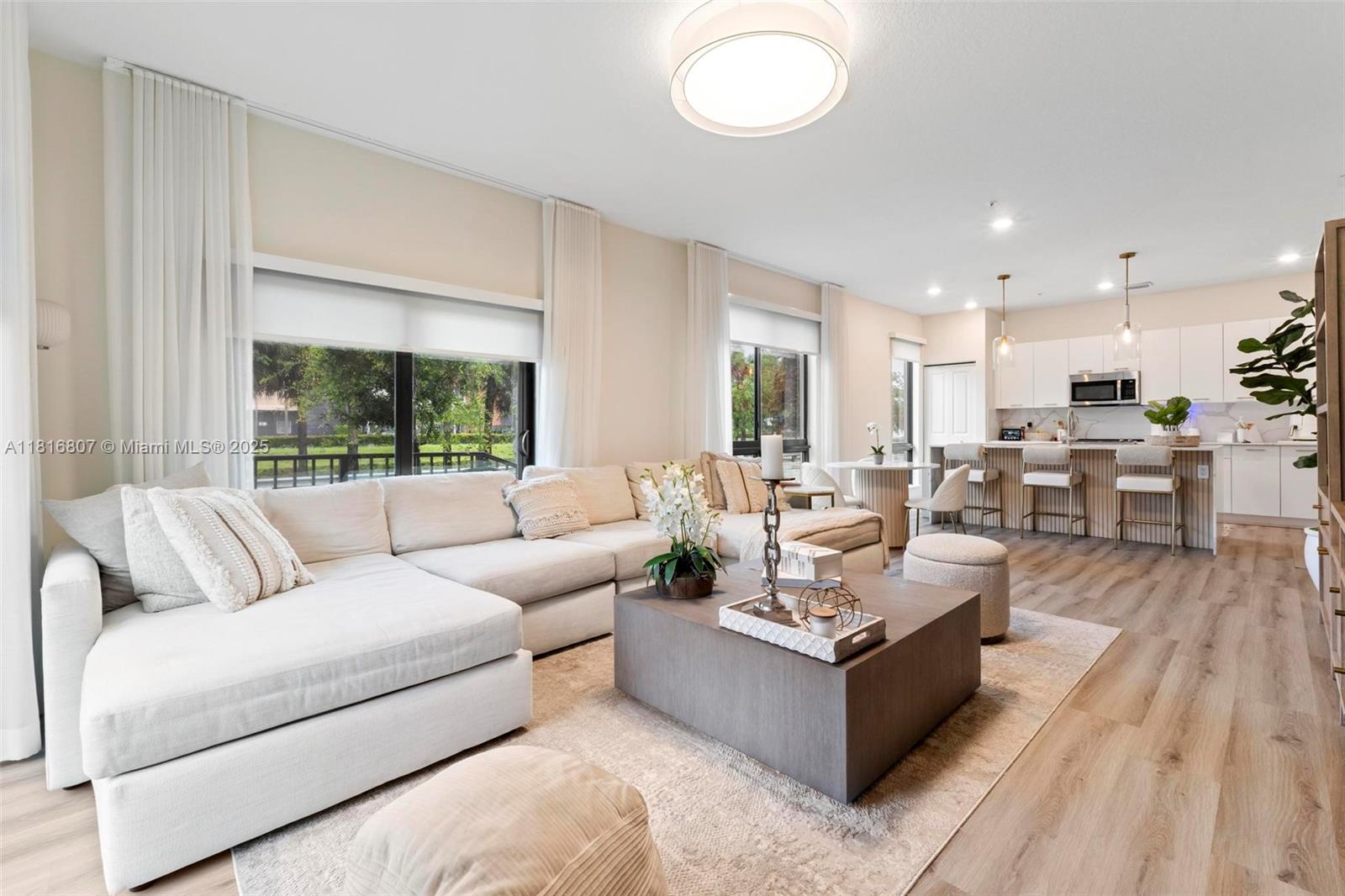 DOWNTOWN DORAL SOUTH PHAS - Residential