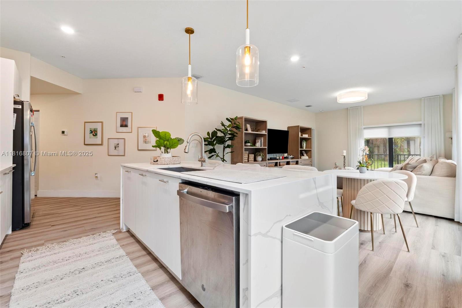 DOWNTOWN DORAL SOUTH PHAS - Residential