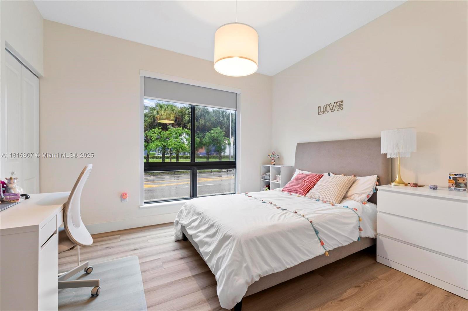 DOWNTOWN DORAL SOUTH PHAS - Residential