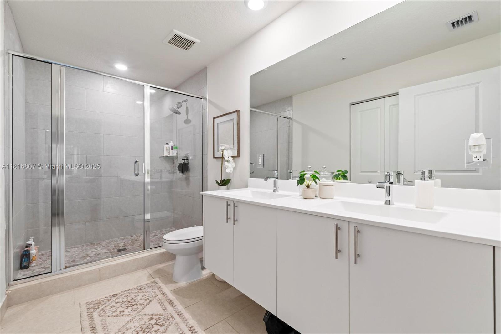 DOWNTOWN DORAL SOUTH PHAS - Residential