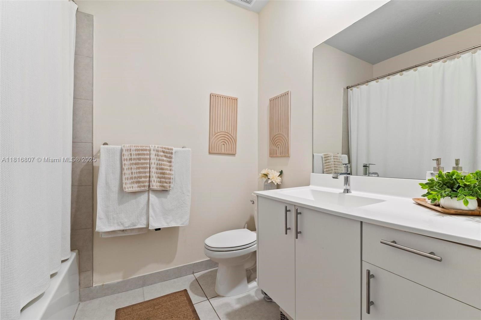 DOWNTOWN DORAL SOUTH PHAS - Residential