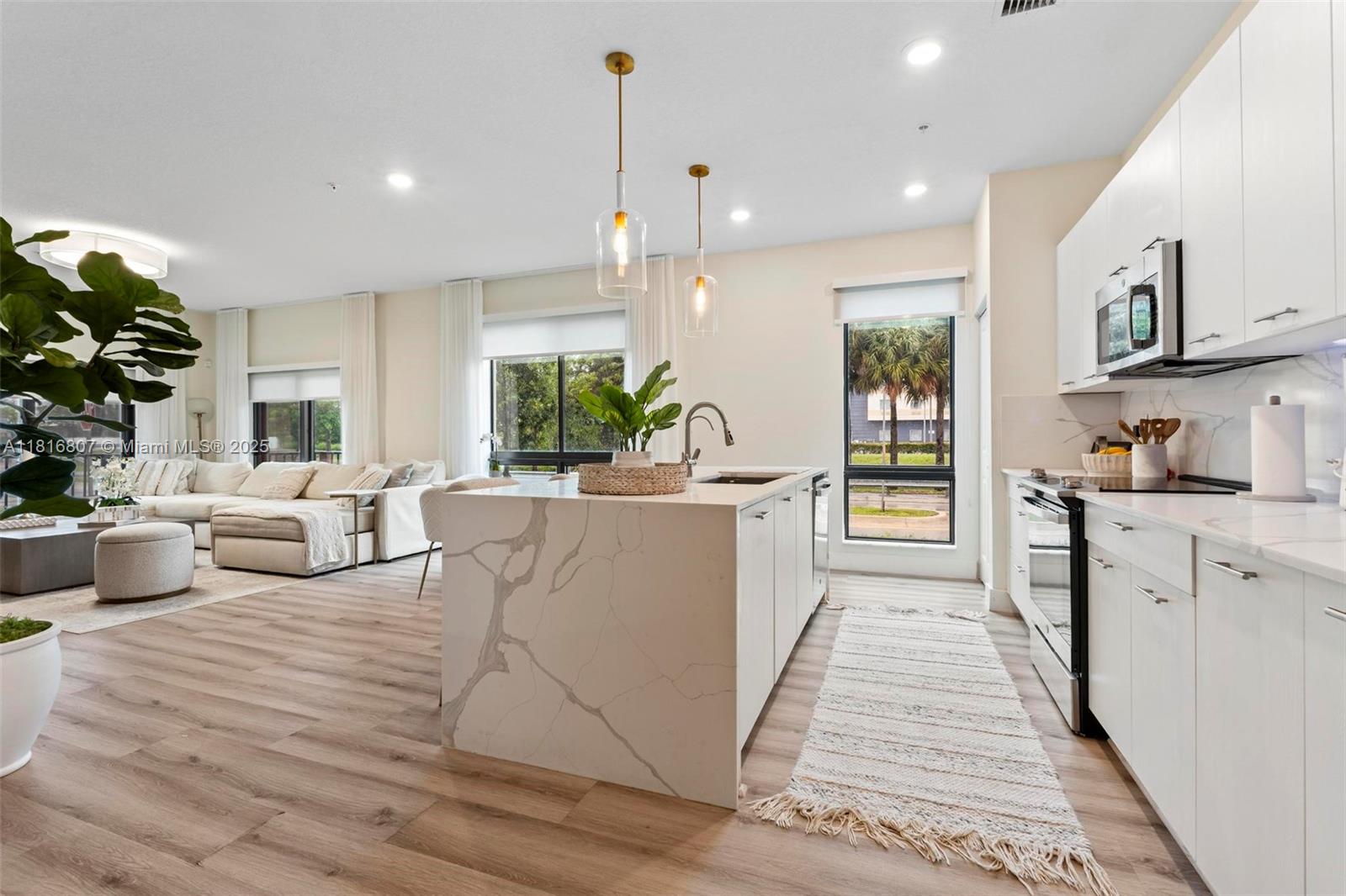 DOWNTOWN DORAL SOUTH PHAS - Residential