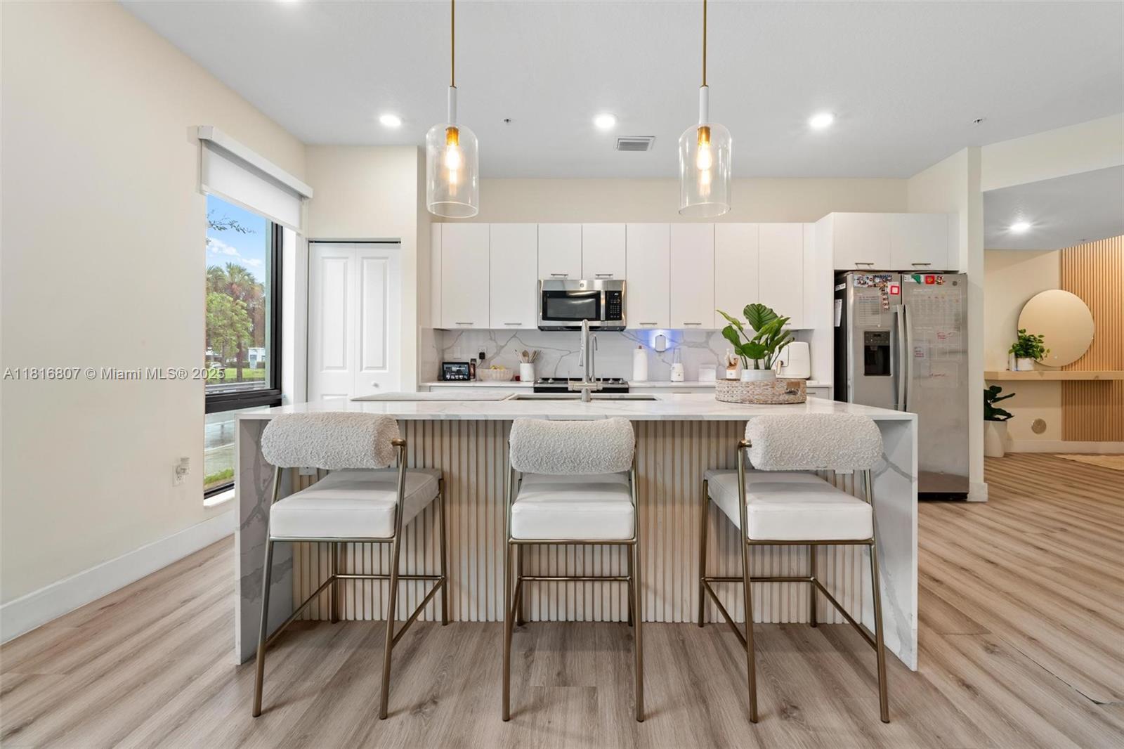 DOWNTOWN DORAL SOUTH PHAS - Residential