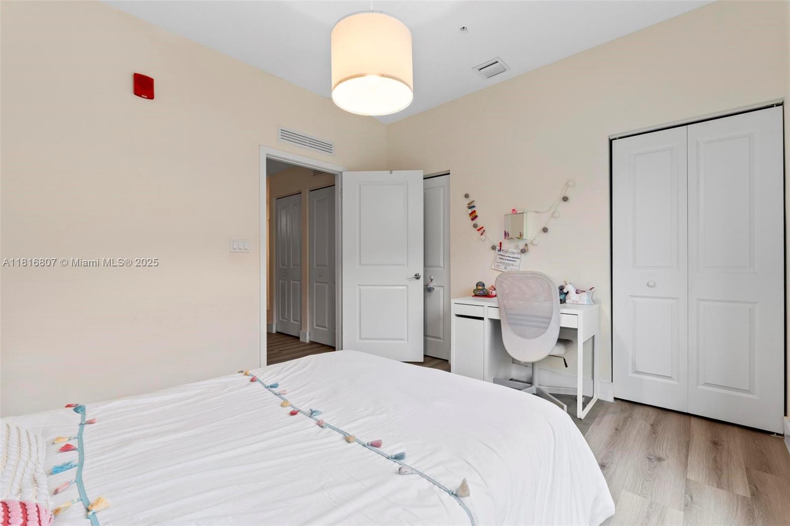 DOWNTOWN DORAL SOUTH PHAS - Residential