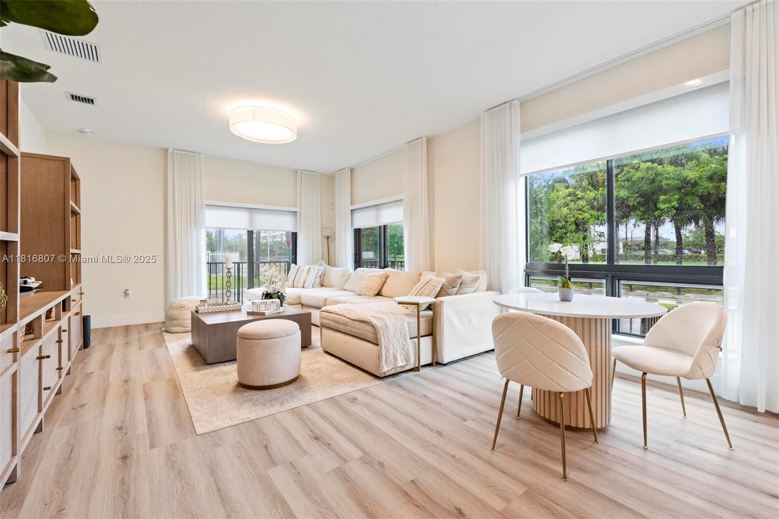 DOWNTOWN DORAL SOUTH PHAS - Residential