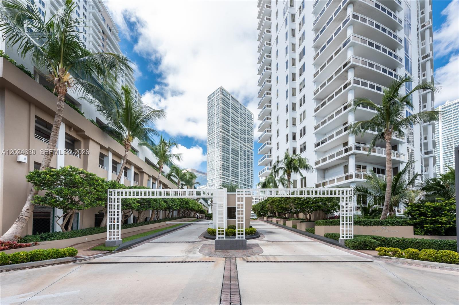 901 Brickell Key Blvd 2006