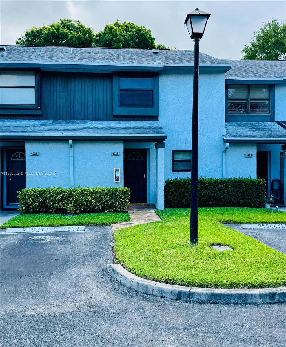 4923 Nw 82nd Ave 802, Lauderhill, Miami-Dade County, Florida - 2 Bedrooms  
2 Bathrooms - 