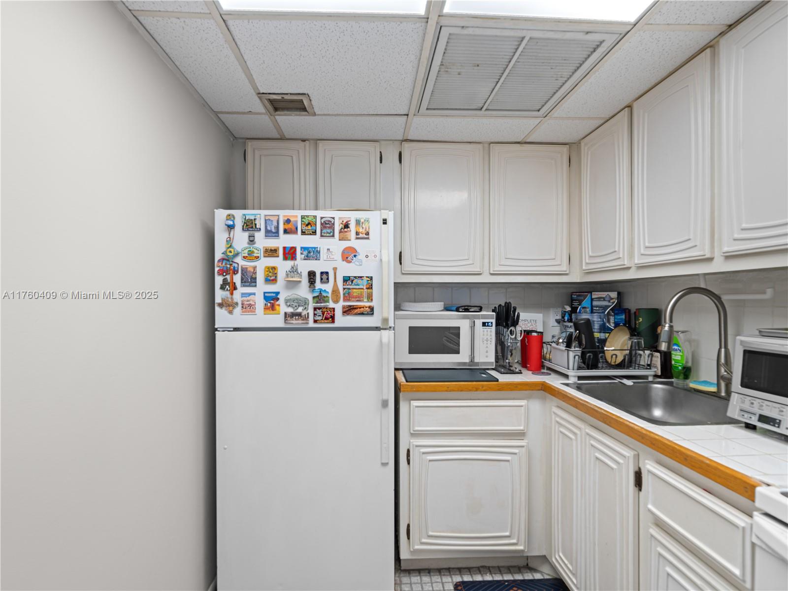 CROMWELL EAST CONDO - Residential