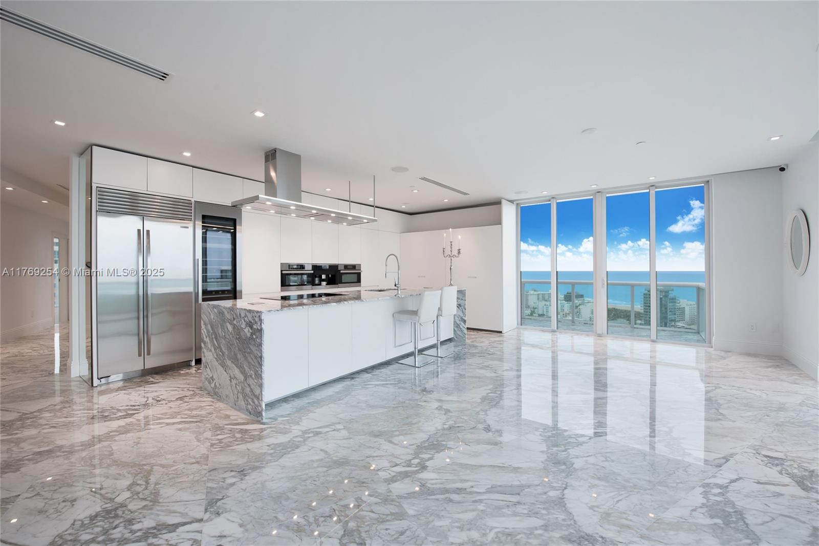 1000 S Pointe Dr PH-2804