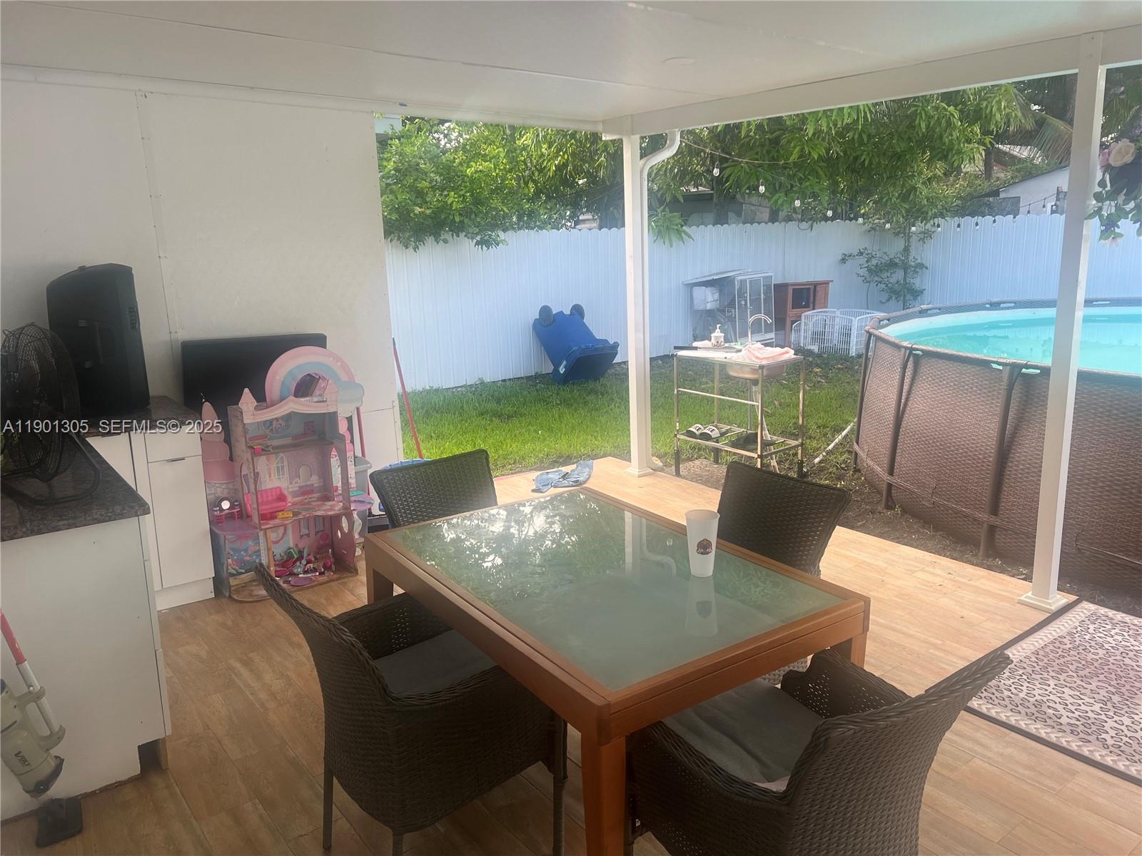 QUEENS PARK - Residential