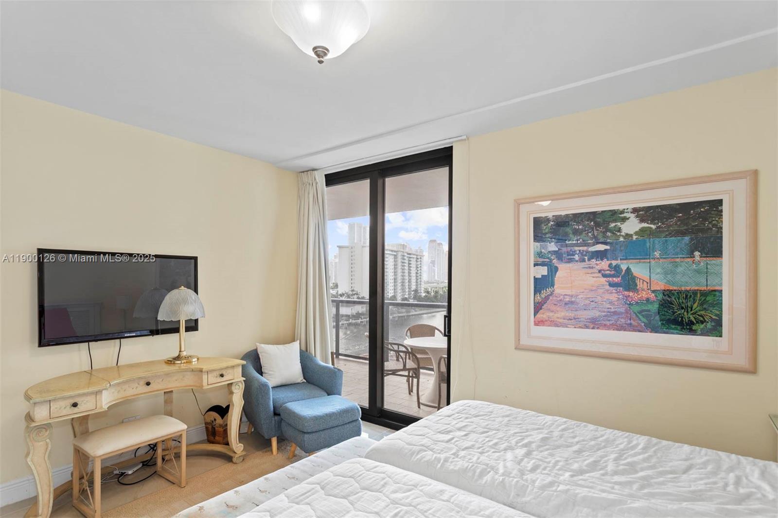 TURNBERRY ISLE SOUTH COND - Residential