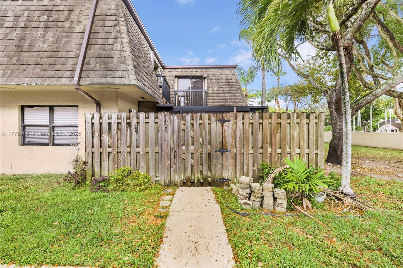 Property for Sale at 14285 Sw 94th Cir Ln 104-25, Miami, Broward County, Florida - Bedrooms: 2 
Bathrooms: 3  - $369,000