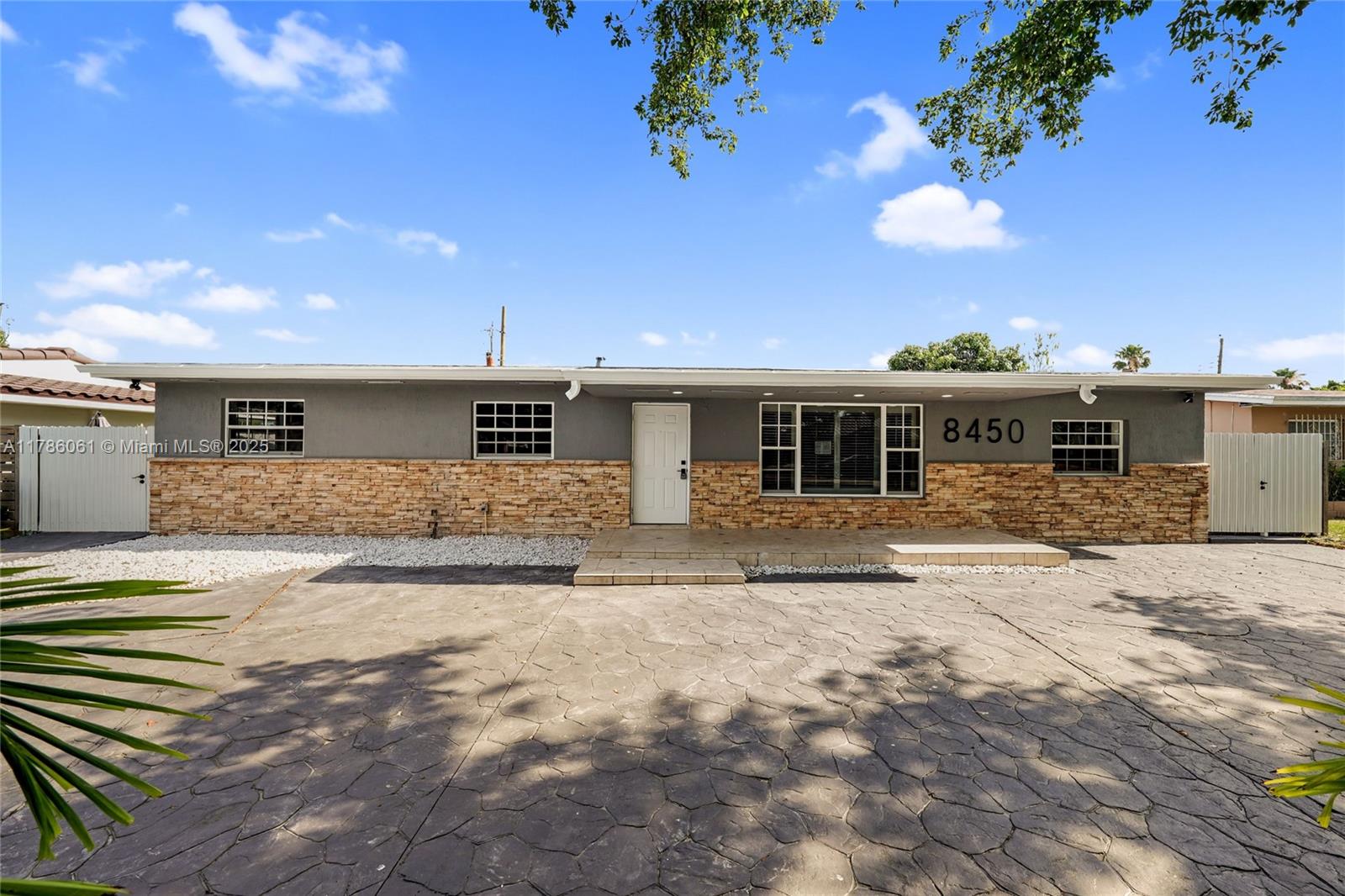 8450 Sw 12th St, Miami, Broward County, Florida - 5 Bedrooms  
3 Bathrooms - 