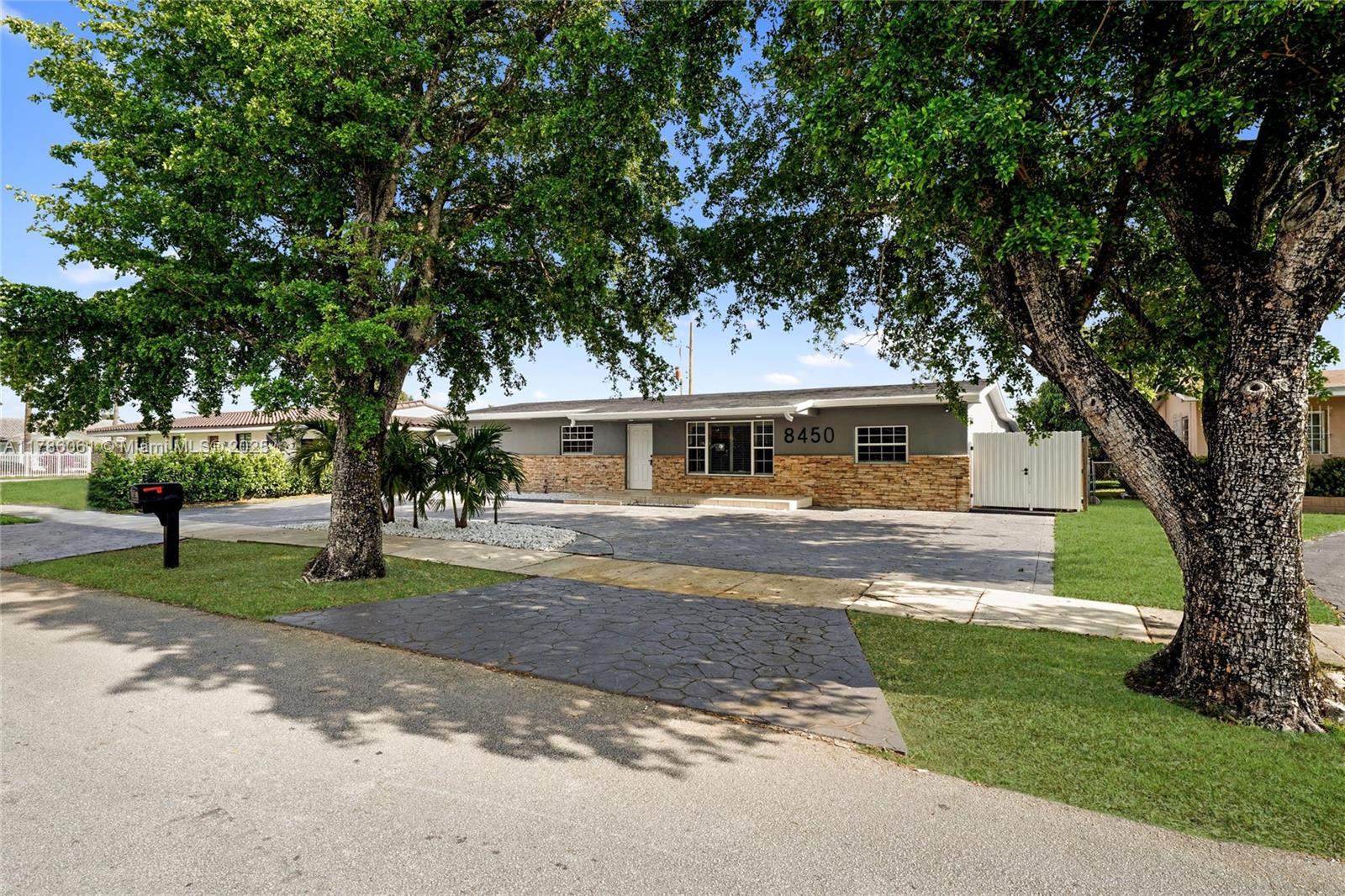 8450 SW 12th St