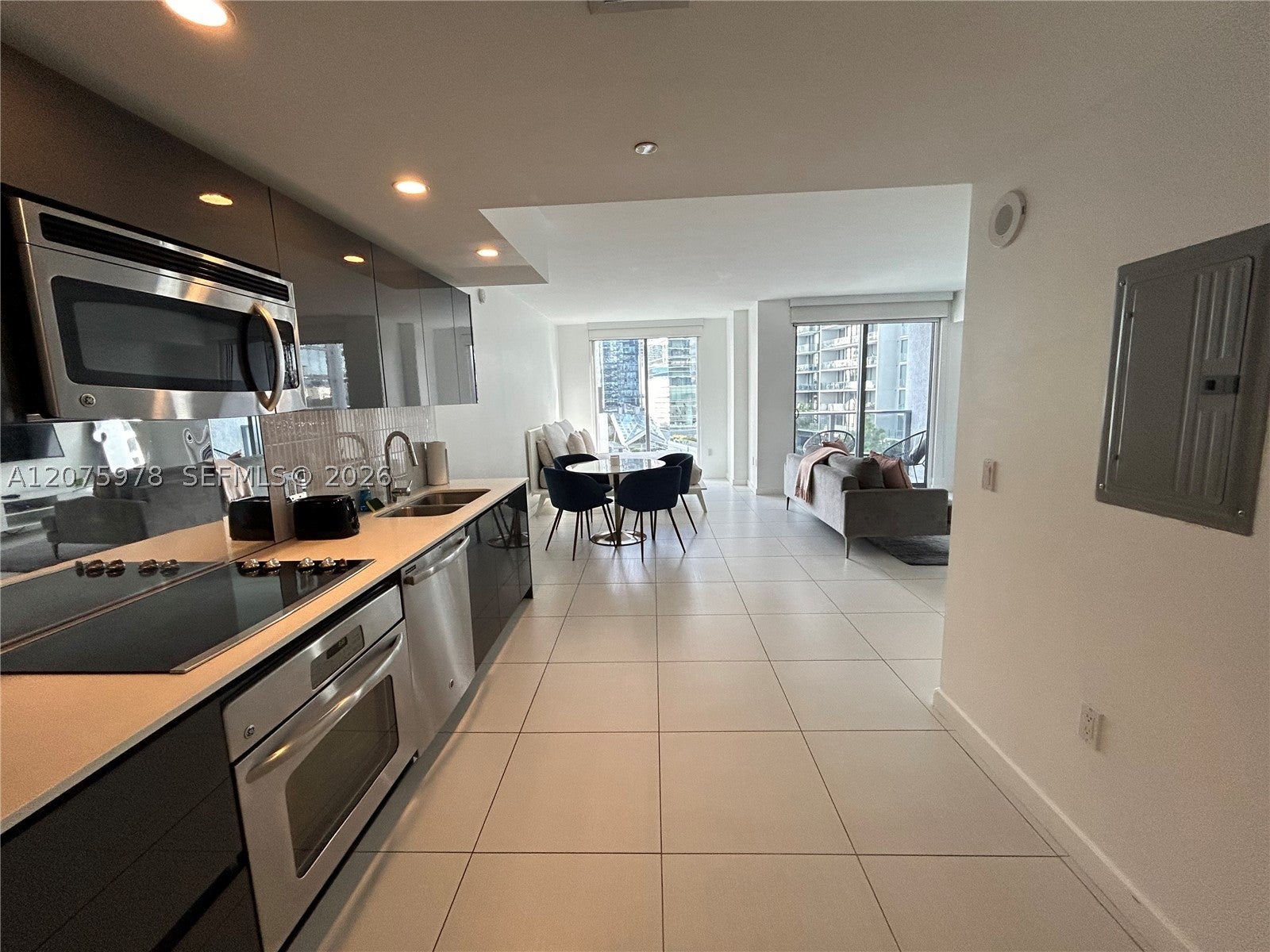 31 SE 6th St 1703